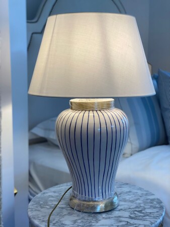 Mavi Çizgili Beyaz Seramik Abajur (60cm) - 1