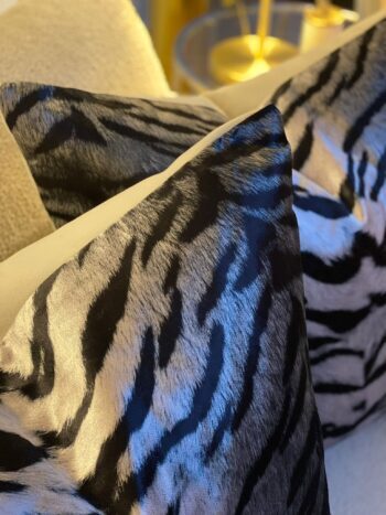 Zebra Desen 60x60 İç Dolgulu Kırlent - 2